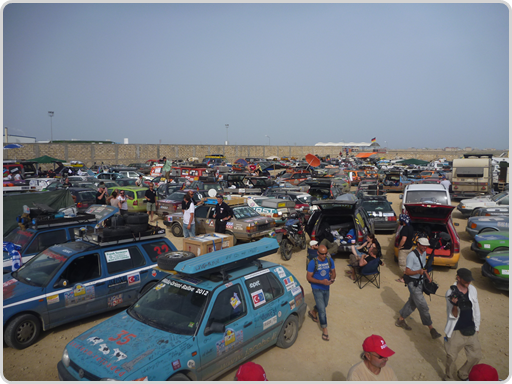 Endstation Fahrerlager Baku. Viel Blech wohin das Auge reicht. Endstation Fahrerlager Baku. Viel Blech wohin das Auge reicht.