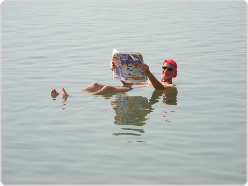 Noch nicht geklärt ist, ob er die arabische Zeitung richtig herum hält... Noch nicht geklärt ist, ob er die arabische Zeitung richtig herum hält...