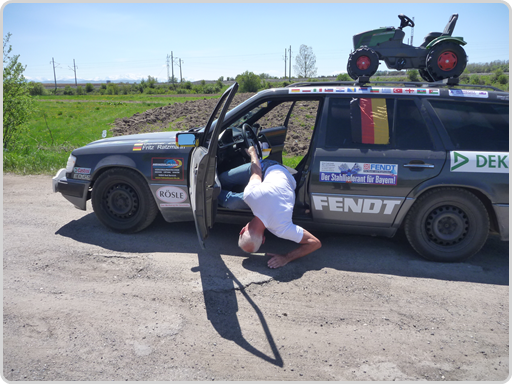 Bulgarische Schlaglochpiste - Da muss man ganz genau hinschauen Bulgarische Schlaglochpiste - Da muss man ganz genau hinschauen