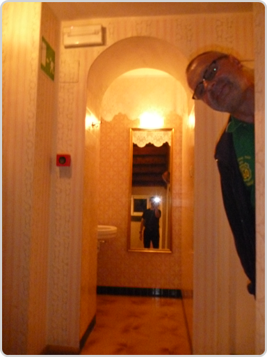 Bei Zimmern für 11 € gibt's auch Waschbecken auf dem Flur... Bei Zimmern für 11 € gibt's auch Waschbecken auf dem Flur...